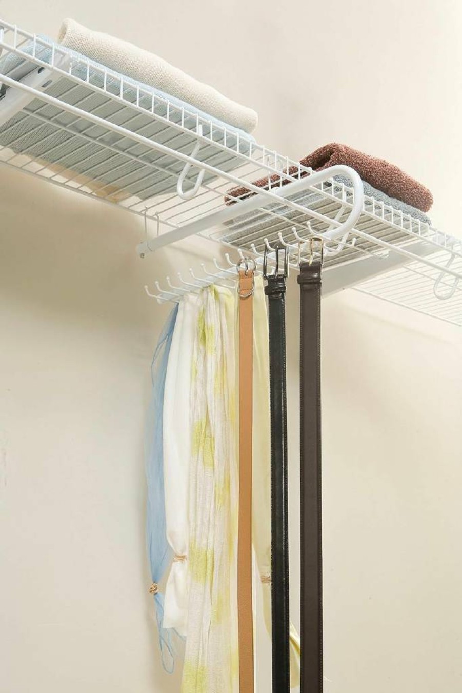 Rubbermaid Fg3H9802Titnm 30-Hook Wall Mount Organizer for Ties, Belts & Accessories, Titanium Finish