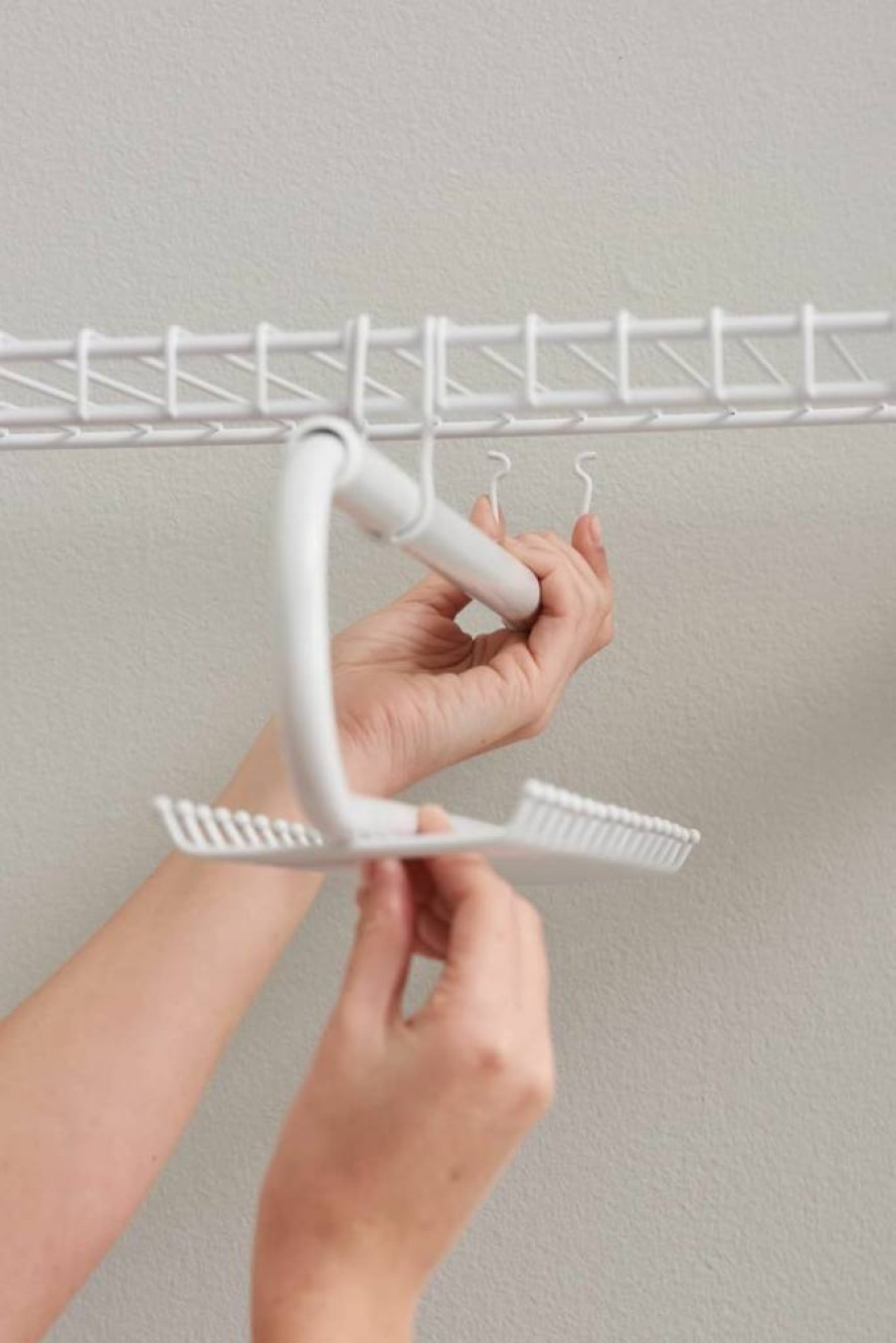 Rubbermaid White Tie & Belt Organizer - Closet & Bathroom Storage System for Accessory Organization